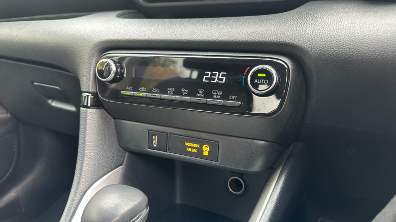 Toyota Yaris 1.5 Hybrid Design 5dr CVT Hybrid Hatchback